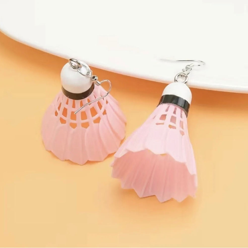 Retro Badminton Design Dangle Earrings: Creative Sporty Gift